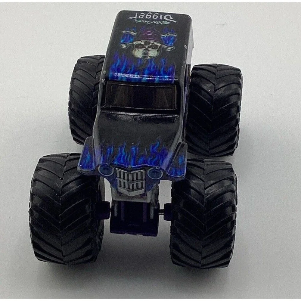 Hot Wheels Monster Jam Monster Truck Son Uva Digger 1:64 Purple Rims